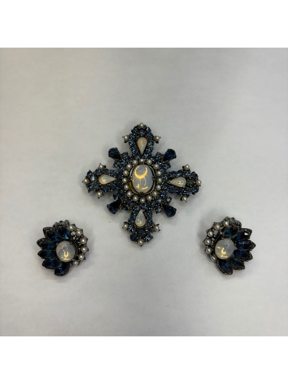 Dark blue rhinestone opal one & pearl Hollycraft brooch/pendant & earrings